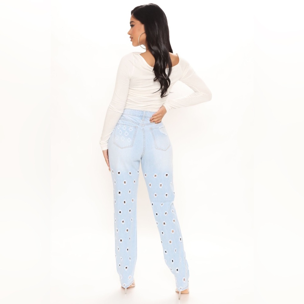 Like New! Blue Turtle Denim Mid Rise Hole Punch Distressed Straight Jean Size 11